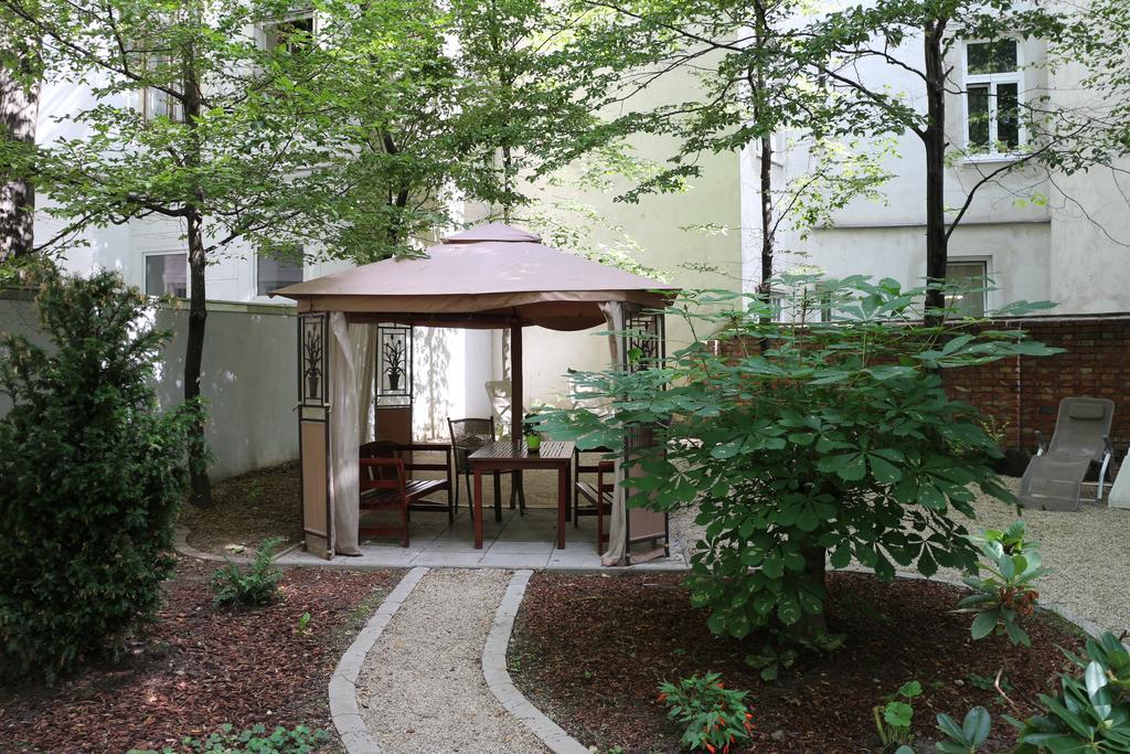 Allyouneed Hotel Vienna2 Экстерьер фото